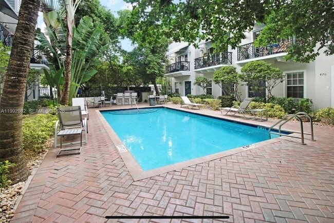 Building Photo - 450 NE 2nd Ave