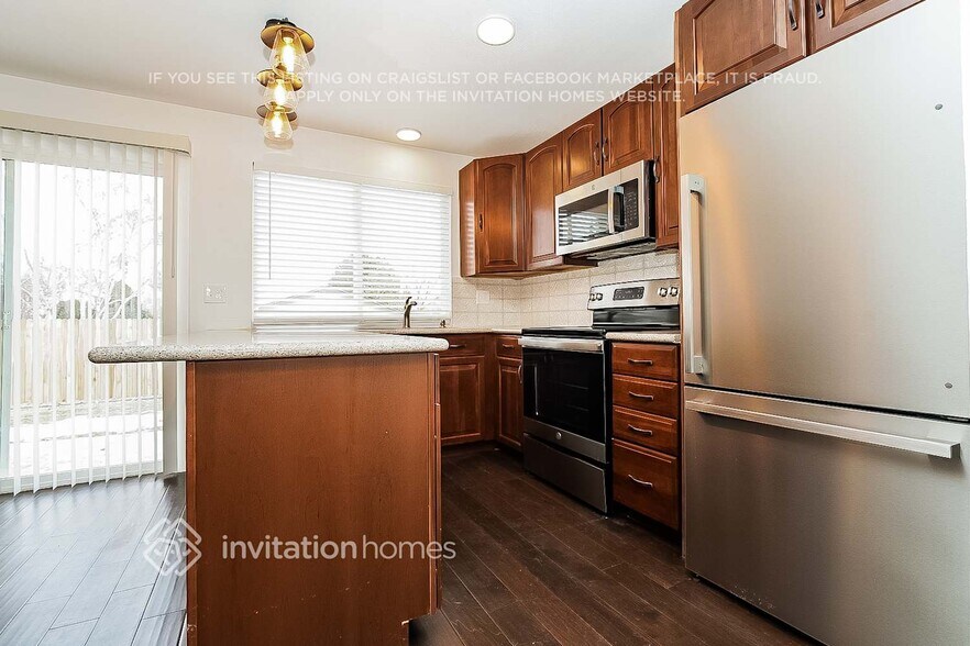 Building Photo - 2892 S Mobile St