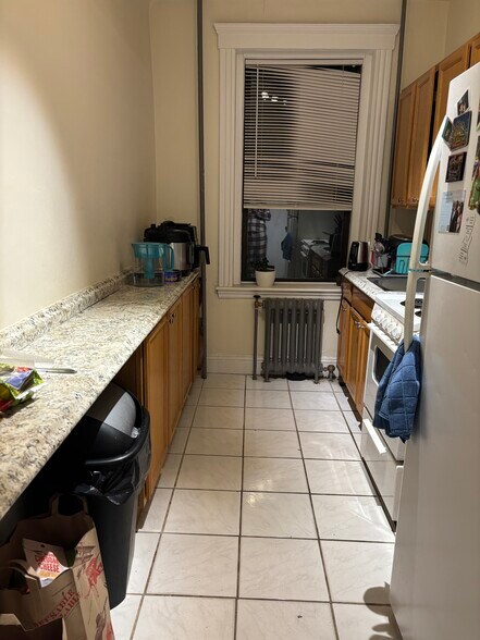 Primary Photo - 6 Sutherland Rd