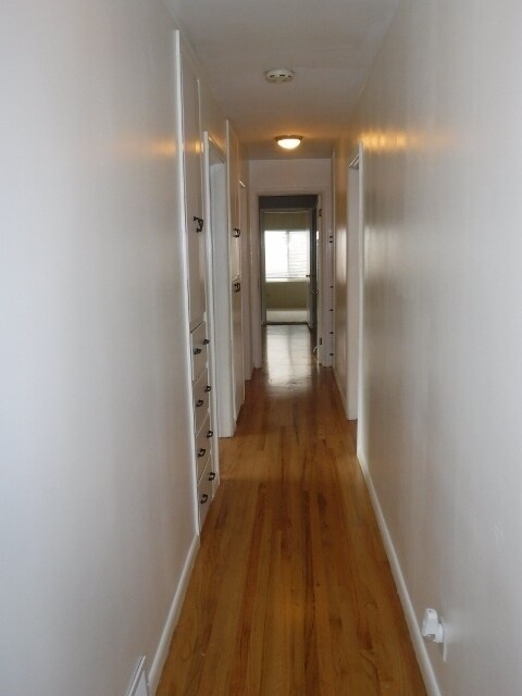 Building Photo - Olympus Cove Five Bedroom Rambler; Amazing...
