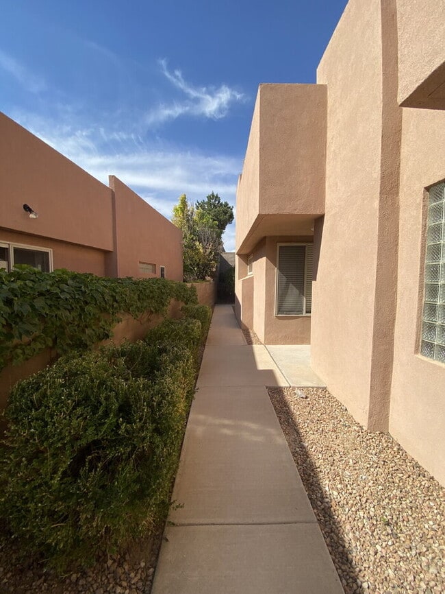 Building Photo - Gated Community - 2BR/Office