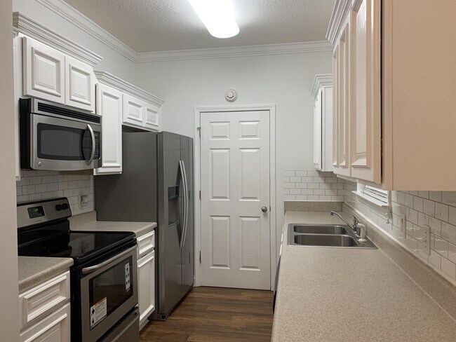 Building Photo - 120 Caswell Ct