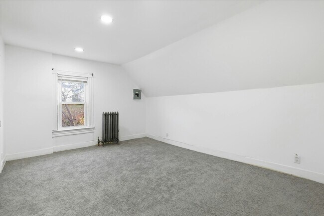 Building Photo - 940 Monroe Ave