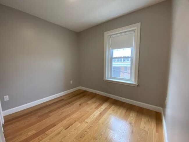 Building Photo - 4 Bed 2 Bath - East Cambridge - 9/1