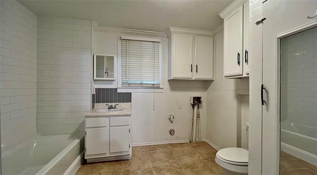 Building Photo - 213 Hope St