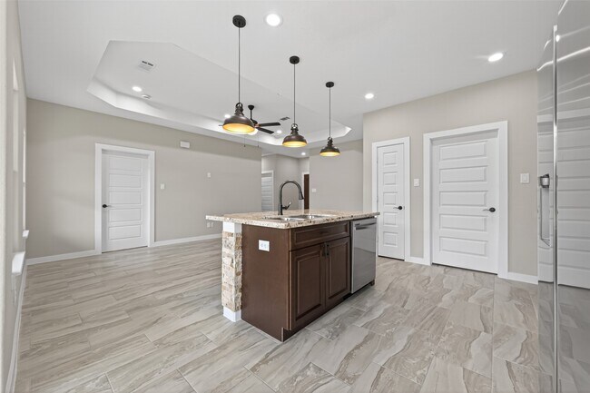 Building Photo - 1107 Lyle W Ave