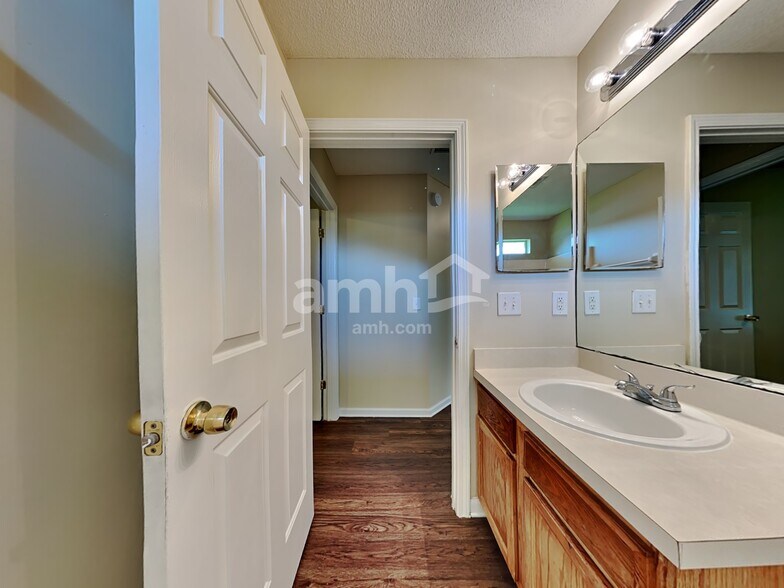 Building Photo - 11418 Deep Springs Dr S