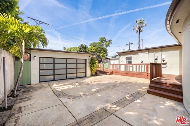 Building Photo - 2011 Stearns Dr