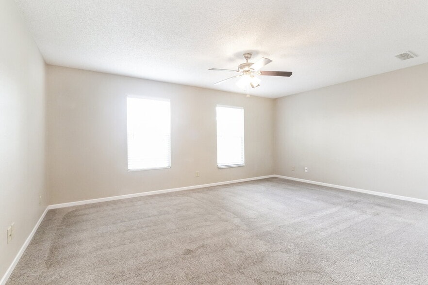 Building Photo - 9047 Bainbridge Dr