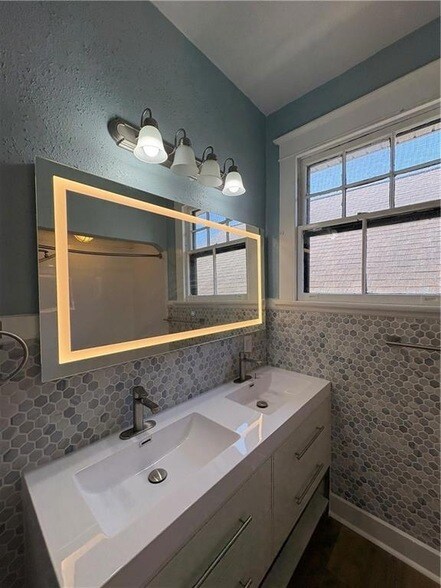 Building Photo - 2522 Jonquil St