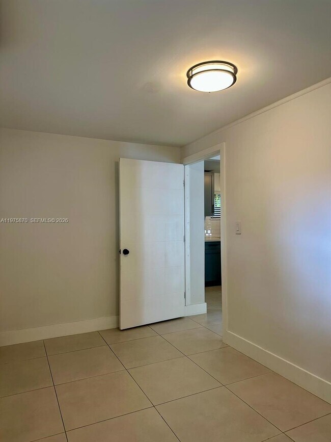 Building Photo - 1750 NE 144th St