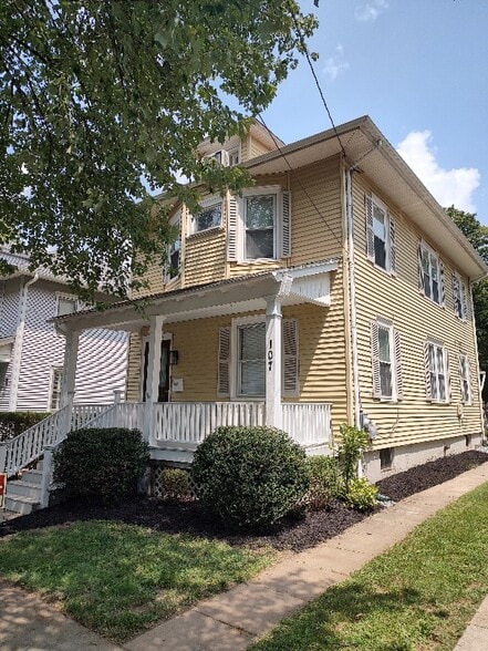 Primary Photo - 107 Colonial Ave