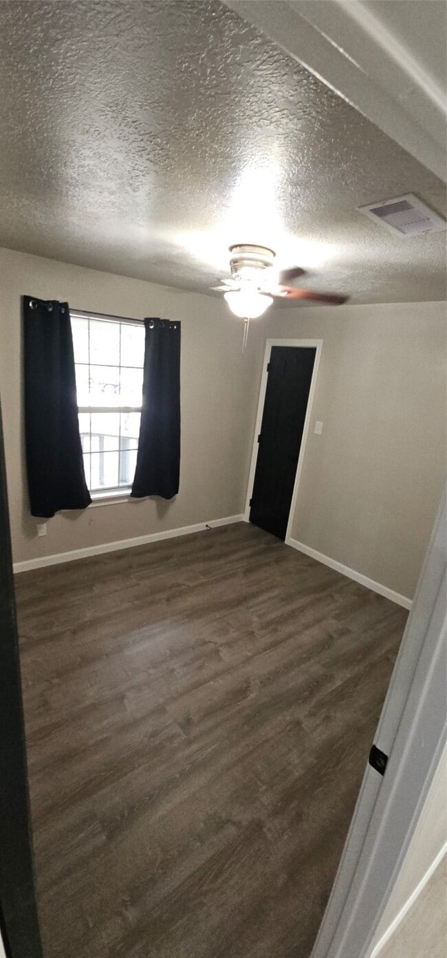 Building Photo - 25551 Brushy Creek Dr