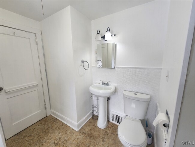 Building Photo - 134 E Hoard St