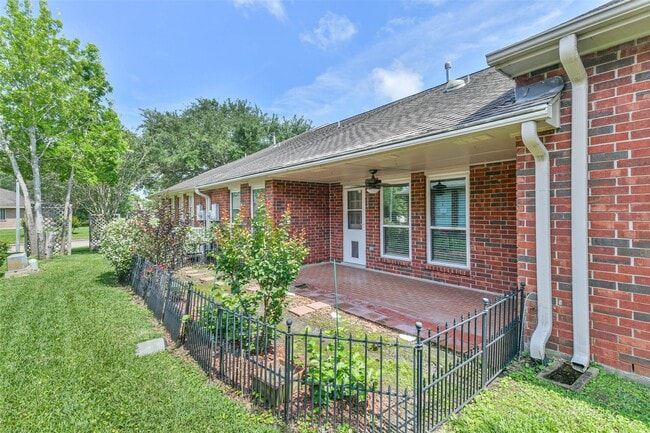 Building Photo - 3327 S Country Meadows Ln