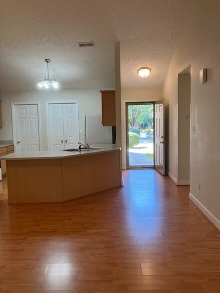 Great Room - 1101 Pine Run Dr