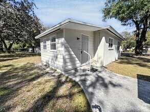 Building Photo - 3-Bedroom Home in a Convenient Location / ...
