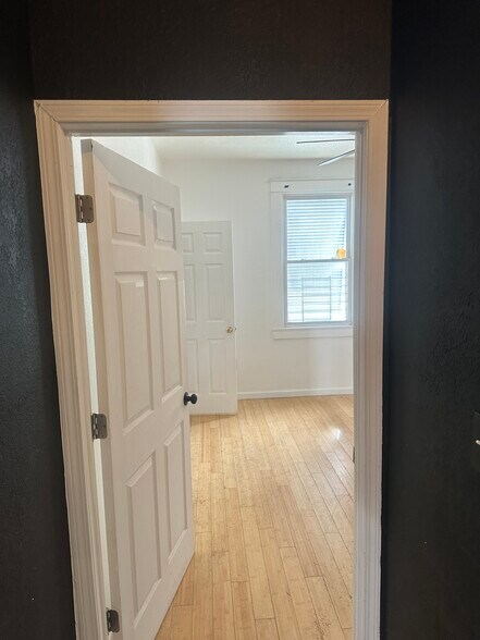 Building Photo - 1640 Poland Ave