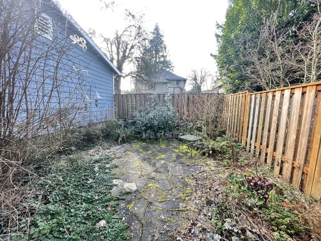 Building Photo - 4834 SE Kelly St