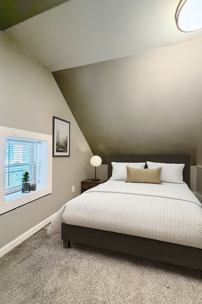 Building Photo - 123 E Louther St