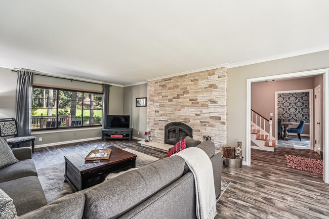 Building Photo - 11148 Country Club Dr