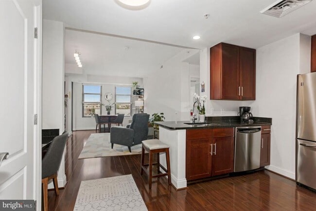 Building Photo - 525 N Fayette St