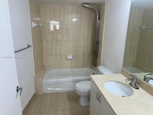 Building Photo - 1750 N Bayshore Dr