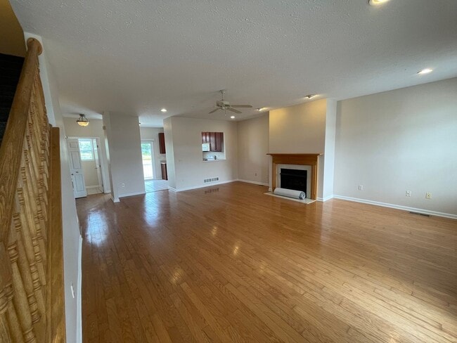 Building Photo - Beautiful Condo on the Water - 3 Bed - 3.5 Bath