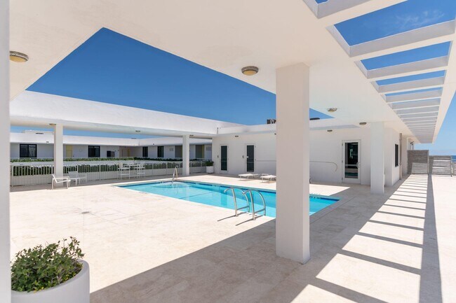 Building Photo - 400 S Ocean Blvd