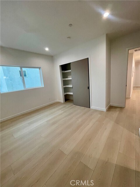 Building Photo - 613 W 41st Pl