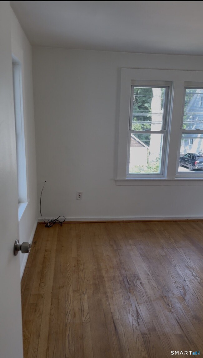 Building Photo - 97 Bissell St