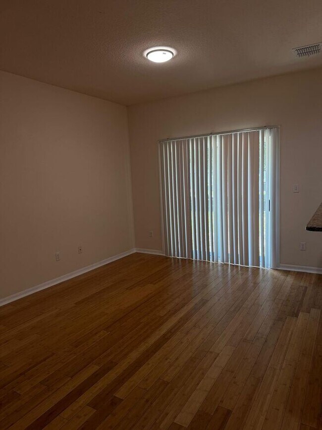 Building Photo - Beautifully Updated 3-Bedroom Townhouse in Kissimmee – Gated Community with Pool