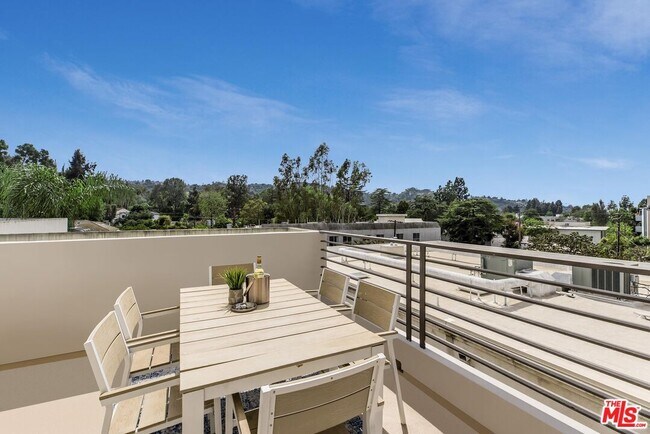 Building Photo - 11851 Laurelwood Dr