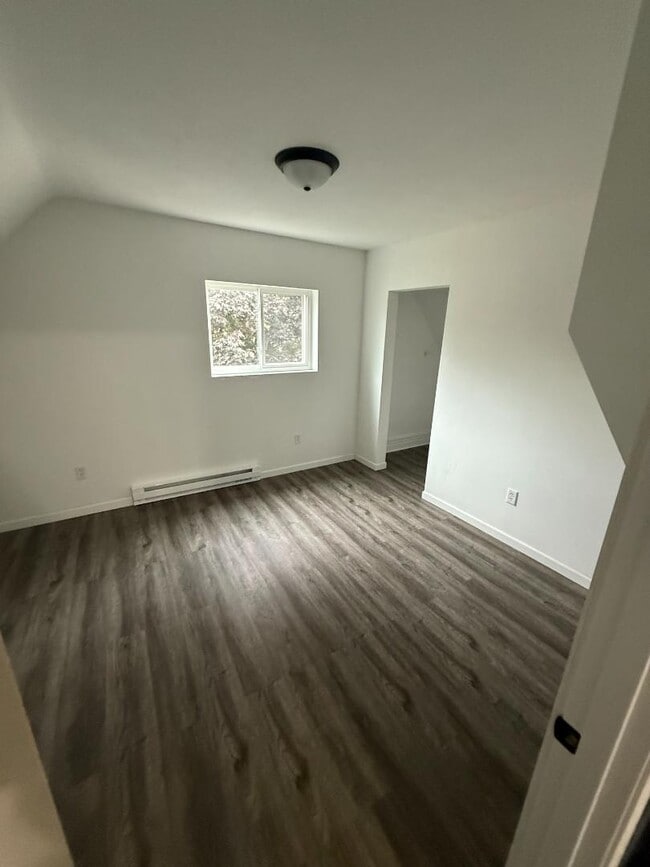 Building Photo - 1359 Oakes St