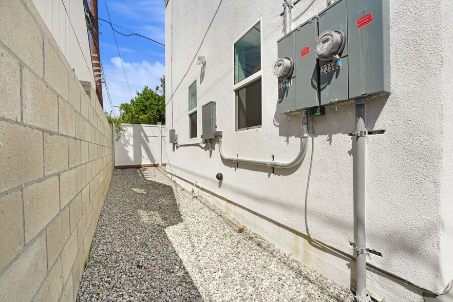 Building Photo - 22567 Leadwell St