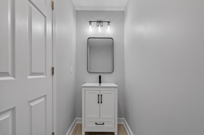 Building Photo - 2730 Cultra Rd