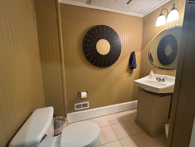 Building Photo - 225 Columbia Ave