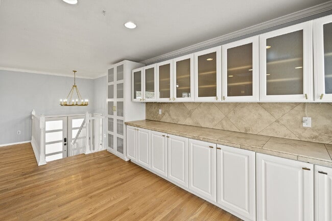 Building Photo - Spacious Split-Level Home with Beautiful Kitchen, Large Deck, and Fully Fenced Yard