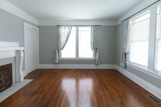 Building Photo - 501 Steele St