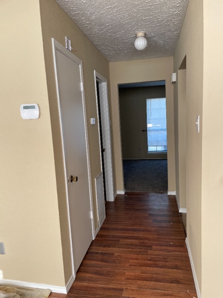 Building Photo - 28 W Creek Ln