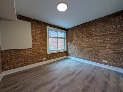 Building Photo - 1212 N La Salle Dr