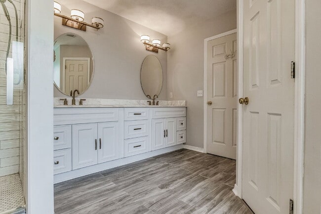 Building Photo - Welcome to your dream home! This stunning 4-bedroom, 3-bathroom residence is perfectly situated n...