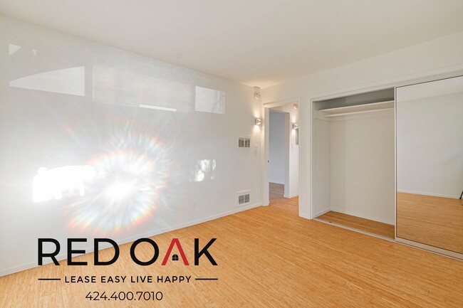 Building Photo - Beautiful One Bedroom with Hardwood Style ...
