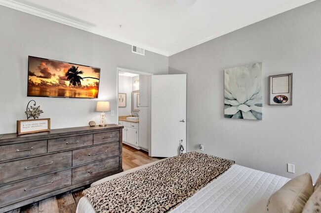 Building Photo - 13133 Le Parc