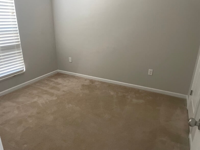 Building Photo - Room in Townhome on Kudzu St
