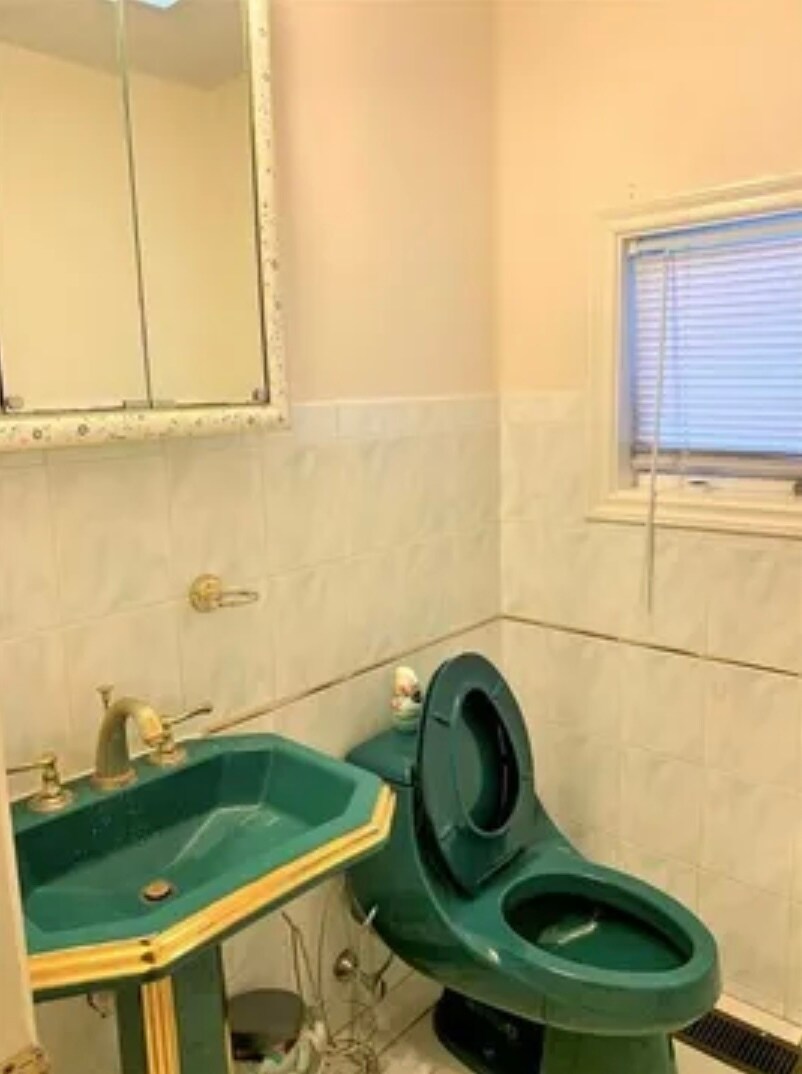 Building Photo - 309 Beacon St