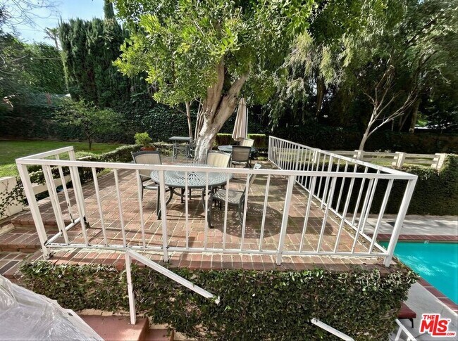 Building Photo - 5139 Balboa Blvd