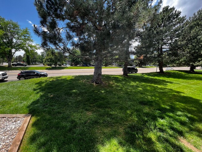 Building Photo - Tastefully updated 1 bedroom, 1 bathroom c...