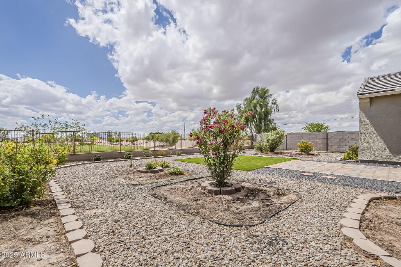 Building Photo - 44587 W Palo Amarillo Rd