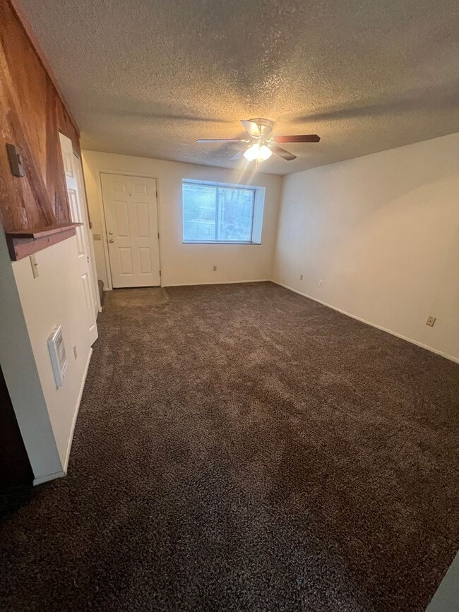 Building Photo - 1426-1426 E Poplar St